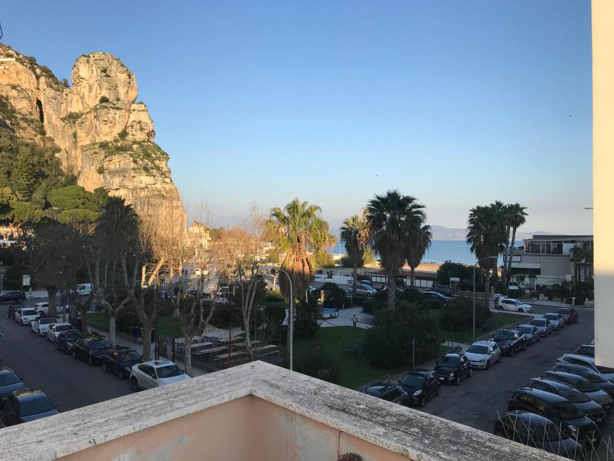 B E B Riviera Di Levante Terracina Exterior photo