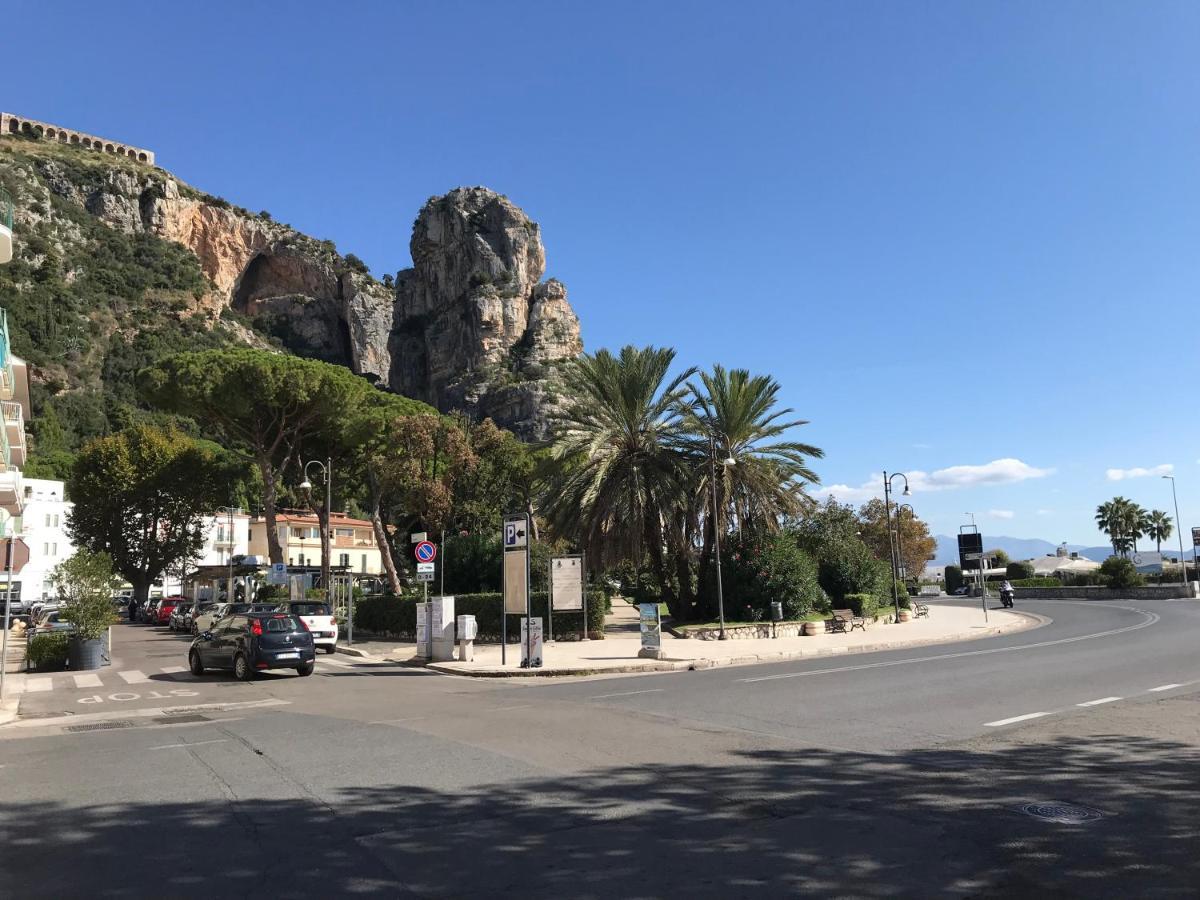 B E B Riviera Di Levante Terracina Exterior photo